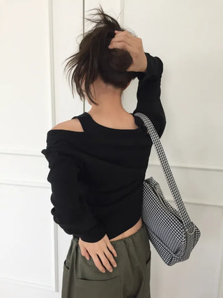 button detail off-shoulder black T-shirt