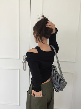 button detail off-shoulder black T-shirt