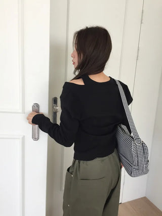 button detail off-shoulder black T-shirt