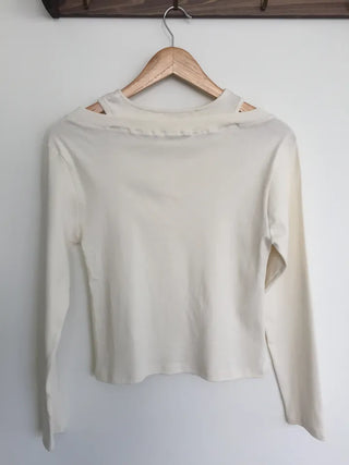 button detail off-shoulder black T-shirt