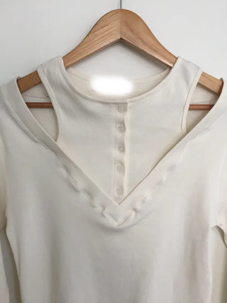 button detail off-shoulder black T-shirt