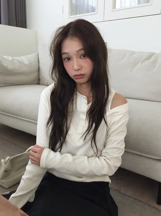 button detail off-shoulder black T-shirt