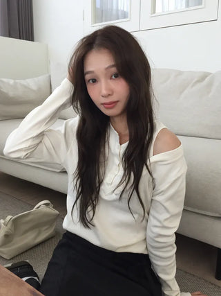 button detail off-shoulder black T-shirt