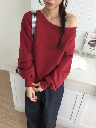 Delicate fit effortless chic off-shoulder sweatshirt