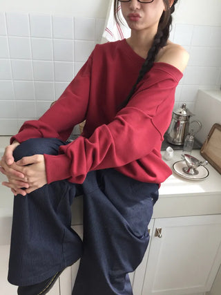 Delicate fit effortless chic off-shoulder sweatshirt