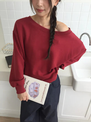 Delicate fit effortless chic off-shoulder sweatshirt