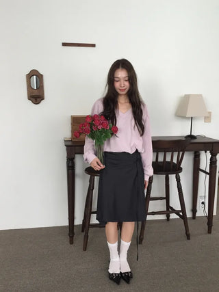Simple, effortless V-neck oversized long-sleeve tee
