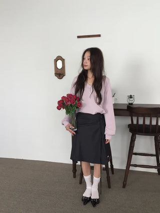 Simple, effortless V-neck oversized long-sleeve tee