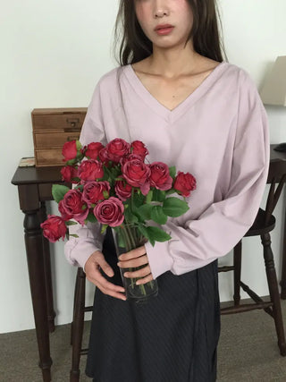 Simple, effortless V-neck oversized long-sleeve tee