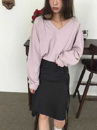 Simple, effortless V-neck oversized long-sleeve tee