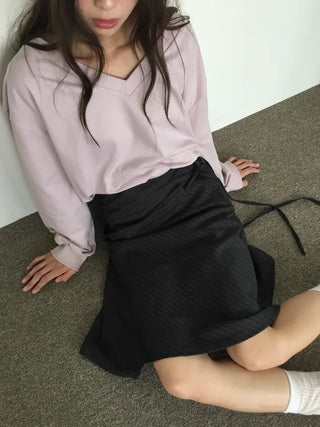 Simple, effortless V-neck oversized long-sleeve tee
