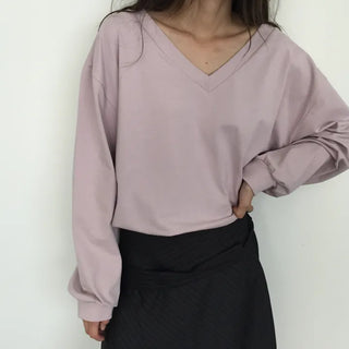 Simple, effortless V-neck oversized long-sleeve tee