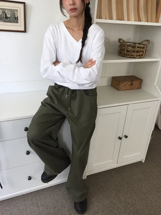 Simple, effortless V-neck oversized long-sleeve tee