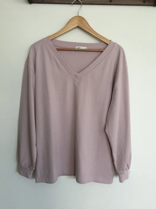 Simple, effortless V-neck oversized long-sleeve tee