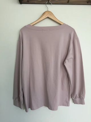 Simple, effortless V-neck oversized long-sleeve tee