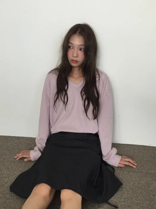 Simple, effortless V-neck oversized long-sleeve tee