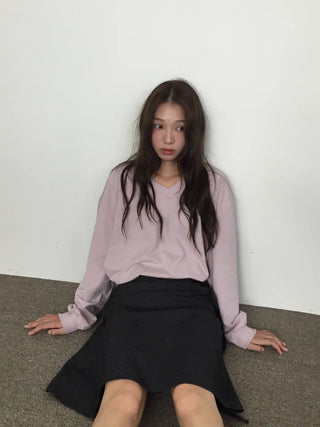Simple, effortless V-neck oversized long-sleeve tee