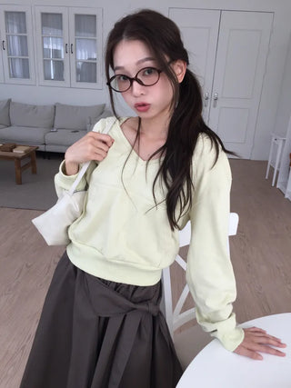 Delicate Yellow V-Neck Slim Hoodie