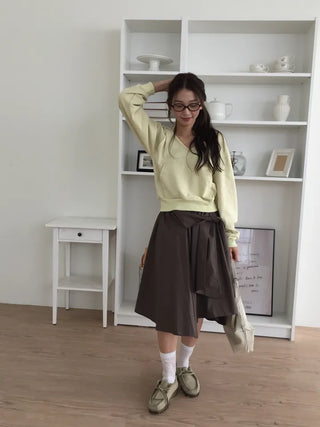 Delicate Yellow V-Neck Slim Hoodie