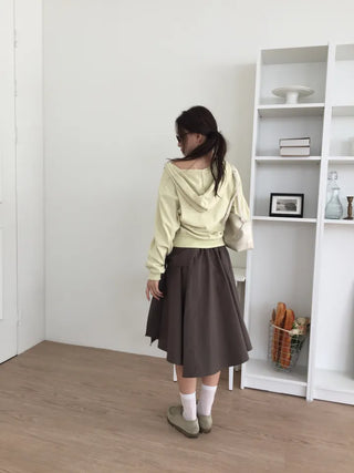 Delicate Yellow V-Neck Slim Hoodie