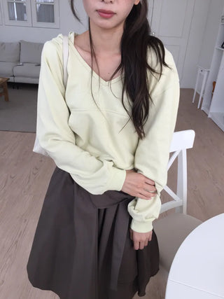 Delicate Yellow V-Neck Slim Hoodie