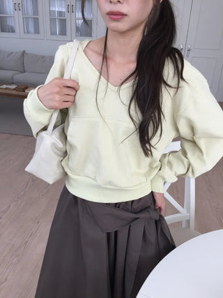 Delicate Yellow V-Neck Slim Hoodie