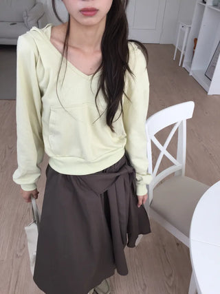 Delicate Yellow V-Neck Slim Hoodie