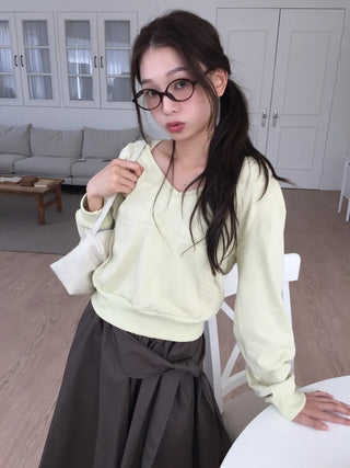Delicate Yellow V-Neck Slim Hoodie