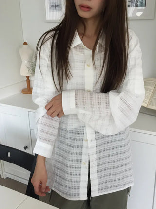 Natural Mood Delicate Fit Check See-through Shirt