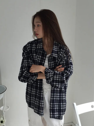 Loose-fit plaid shirt