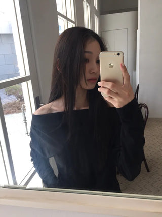 Slim Off-shoulder T-shirt
