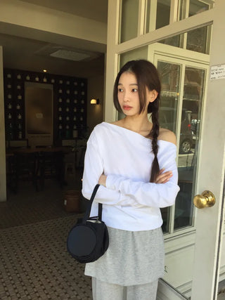 Slim Off-shoulder T-shirt