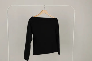 Slim Off-shoulder T-shirt