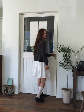 Delicate fit round knit cardigan