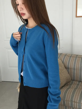 Delicate fit daily cardigan for the transitional season