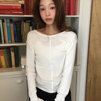 Collarbone line delicate fit reverse back open T-shirt