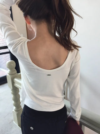 Collarbone line delicate fit reverse back open T-shirt