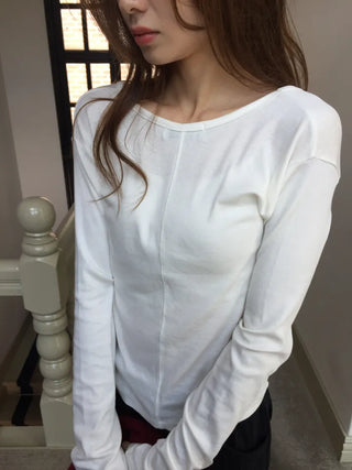 Collarbone line delicate fit reverse back open T-shirt