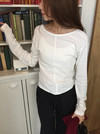 Collarbone line delicate fit reverse back open T-shirt