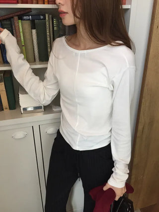 Collarbone line delicate fit reverse back open T-shirt