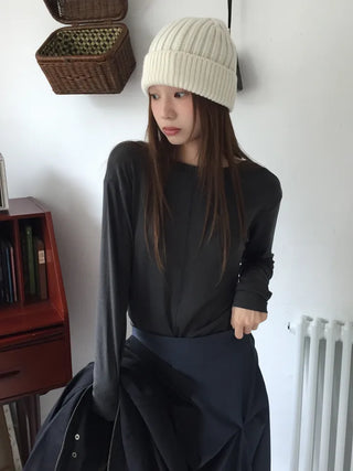 Collarbone line delicate fit reverse back open T-shirt