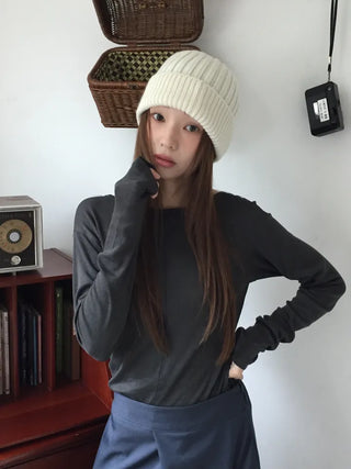 Collarbone line delicate fit reverse back open T-shirt
