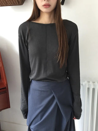 Collarbone line delicate fit reverse back open T-shirt