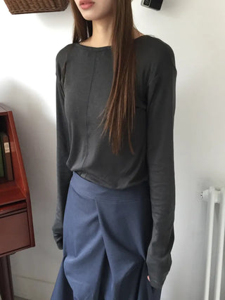 Collarbone line delicate fit reverse back open T-shirt