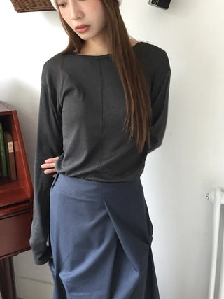 Collarbone line delicate fit reverse back open T-shirt