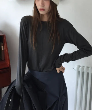 Collarbone line delicate fit reverse back open T-shirt