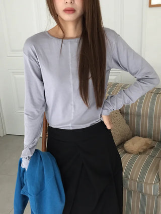 Collarbone line delicate fit reverse back open T-shirt