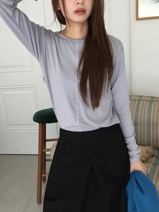 Collarbone line delicate fit reverse back open T-shirt