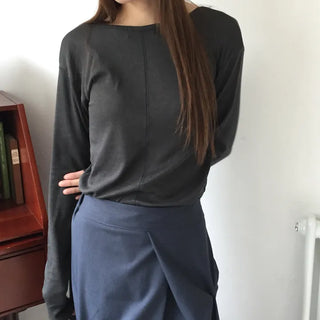 Collarbone line delicate fit reverse back open T-shirt