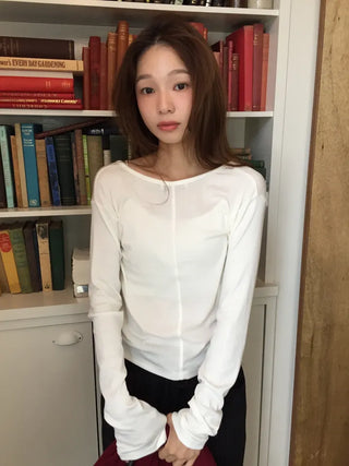 Collarbone line delicate fit reverse back open T-shirt